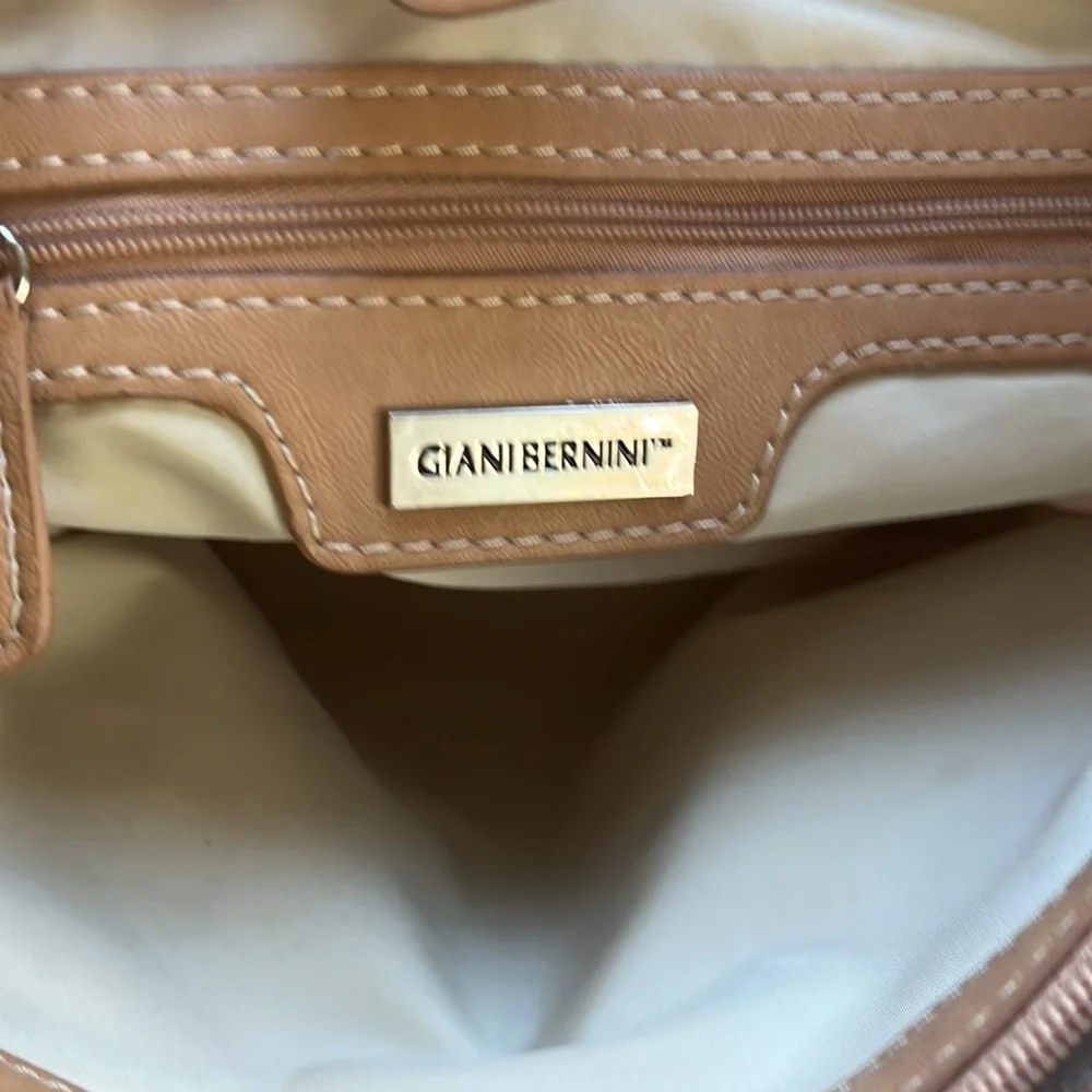 Giani Bernini Rainbow Logo Shoulder Bag! Cute lite weight canvas for anytime use